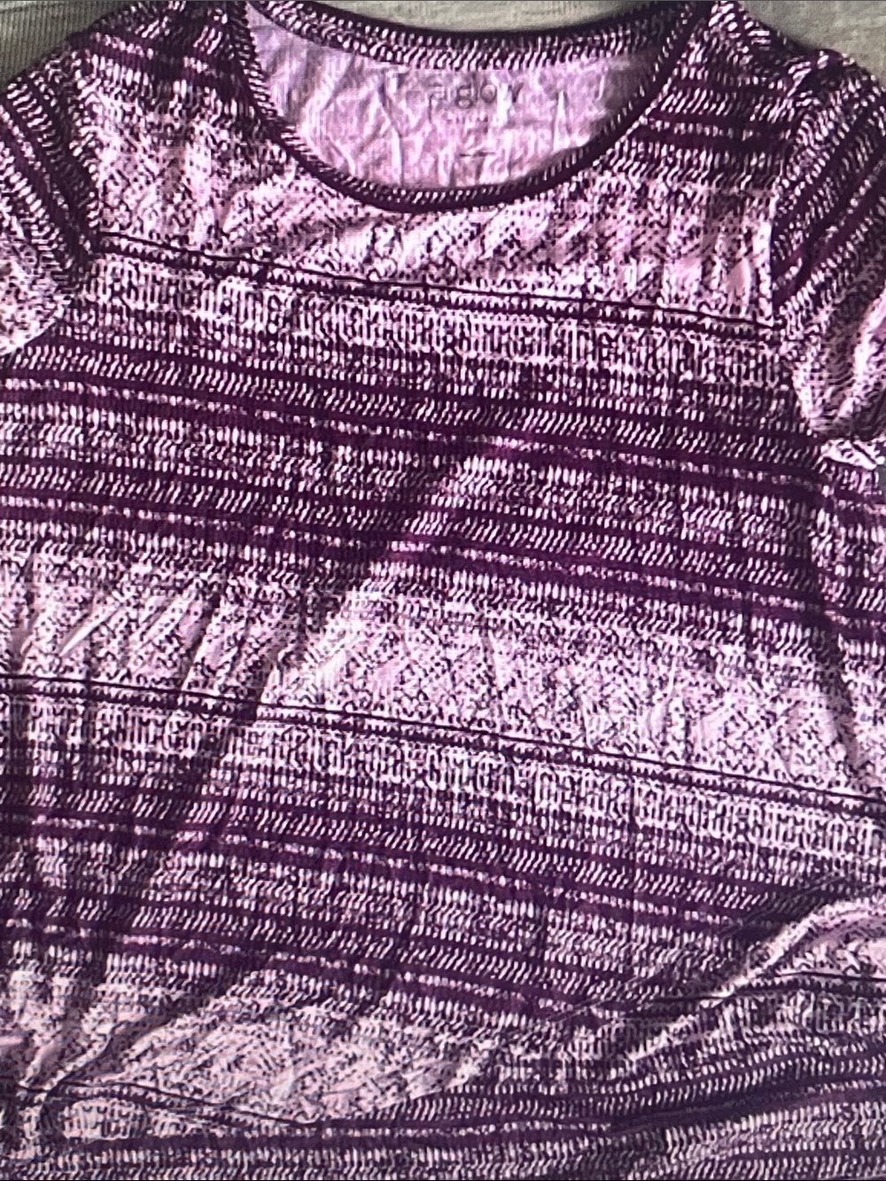 a:glow Short Sleeve Tee in Light Pink and Dark Purple Pattern